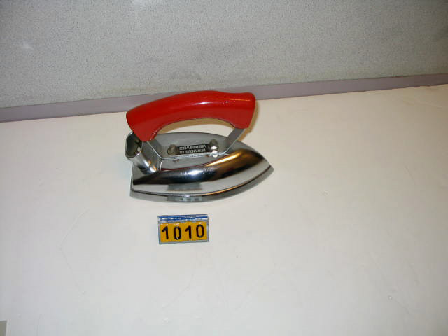  Collection ASPEG, pièce numéro 1010 : Fer à repasser électrique