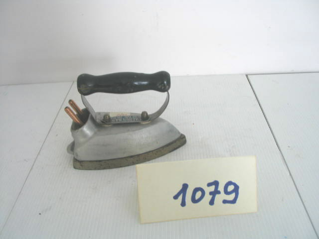  Collection ASPEG, pièce numéro 1079 : Fer à repasser