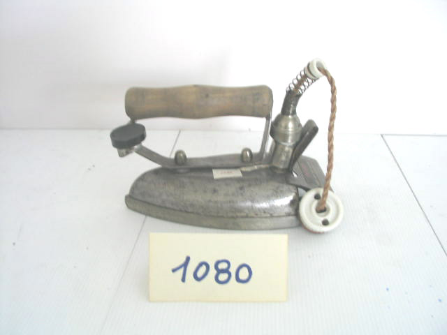  Collection ASPEG, pièce numéro 1080 : Fer à repasser