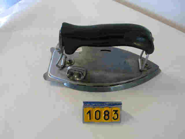  Collection ASPEG, pièce numéro 1083 : Fer à repasser électrique