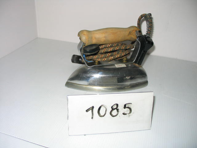  Collection ASPEG, pièce numéro 1085 : Fer à repasser