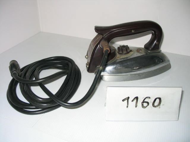  Collection ASPEG, pièce numéro 1160 : Fer à repasser