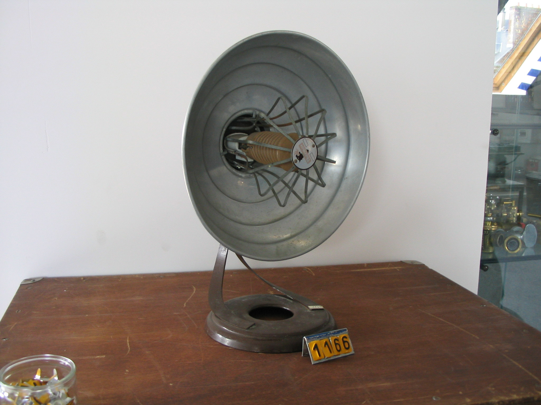  Collection ASPEG, pièce numéro 1166 : Radiateur parabolique élec