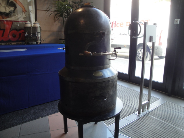  Collection ASPEG, pièce numéro 1224 : Grilloir à café artisanal