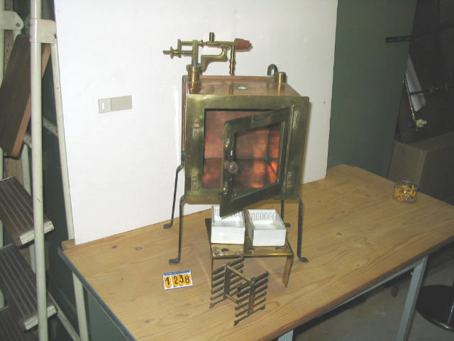  Collection ASPEG, pièce numéro 1238 : Four de laboratoire