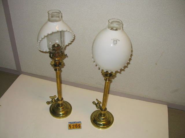  Collection ASPEG, pièce numéro 1269 : Paire de lampes sur pieds bec Auer