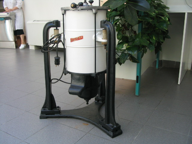  Collection ASPEG, pièce numéro 1276 : Essoreuse à linge