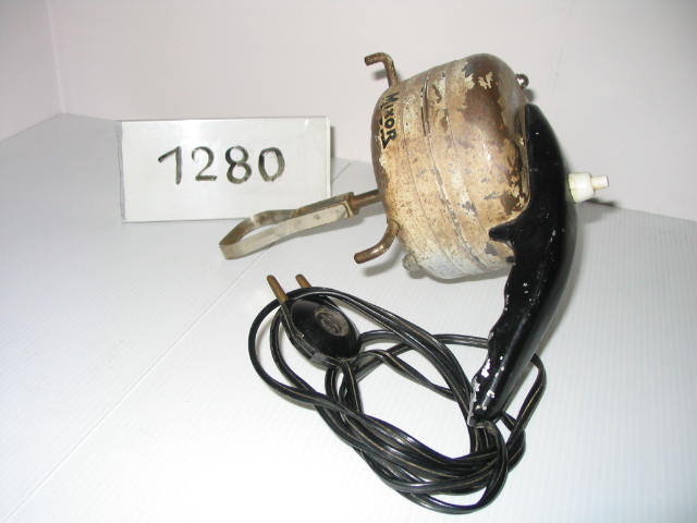  Collection ASPEG, pièce numéro 1280 : Batteur Mixeur