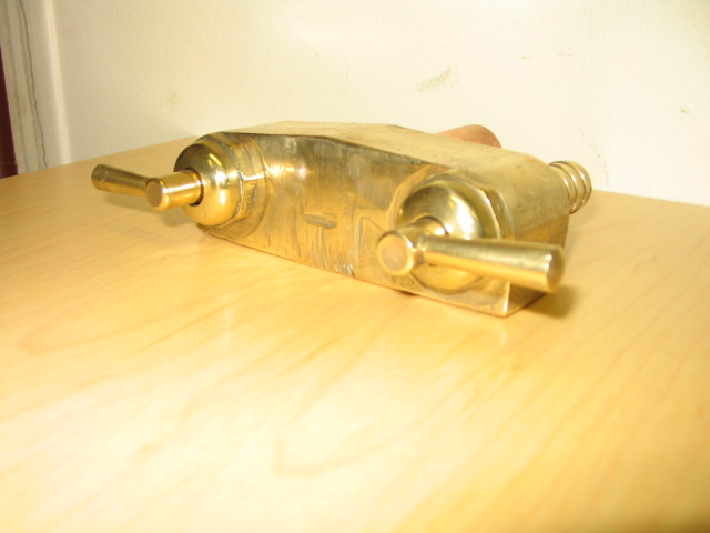  Collection ASPEG, pièce numéro 1377 : Robinet porte caoutchouc double