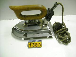  Collection ASPEG, pièce numéro 1383 : Fer à repasser Calor et son support