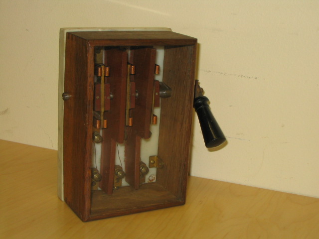  Collection ASPEG, pièce numéro 1384 : Interrupteur à fusible tripolaire à coupure visible