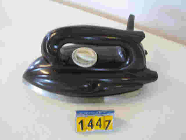  Collection ASPEG, pièce numéro 1447 : Fer à repasser avec thermostat