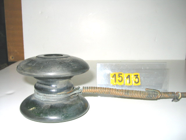  Collection ASPEG, pièce numéro 1513 : Isolateur et attache