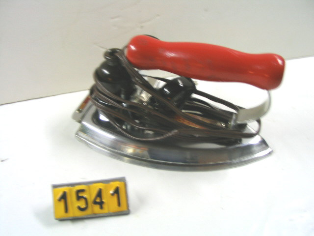  Collection ASPEG, pièce numéro 1541 : Fer de voyage