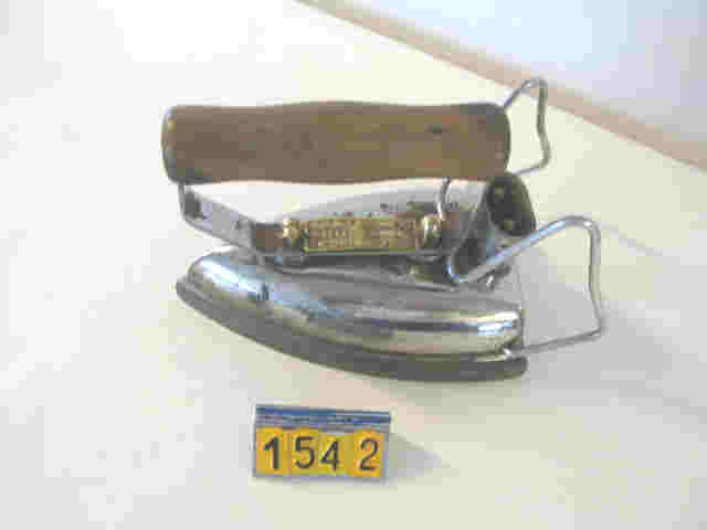  Collection ASPEG, pièce numéro 1542 : Fer à repasser ALS-THOM