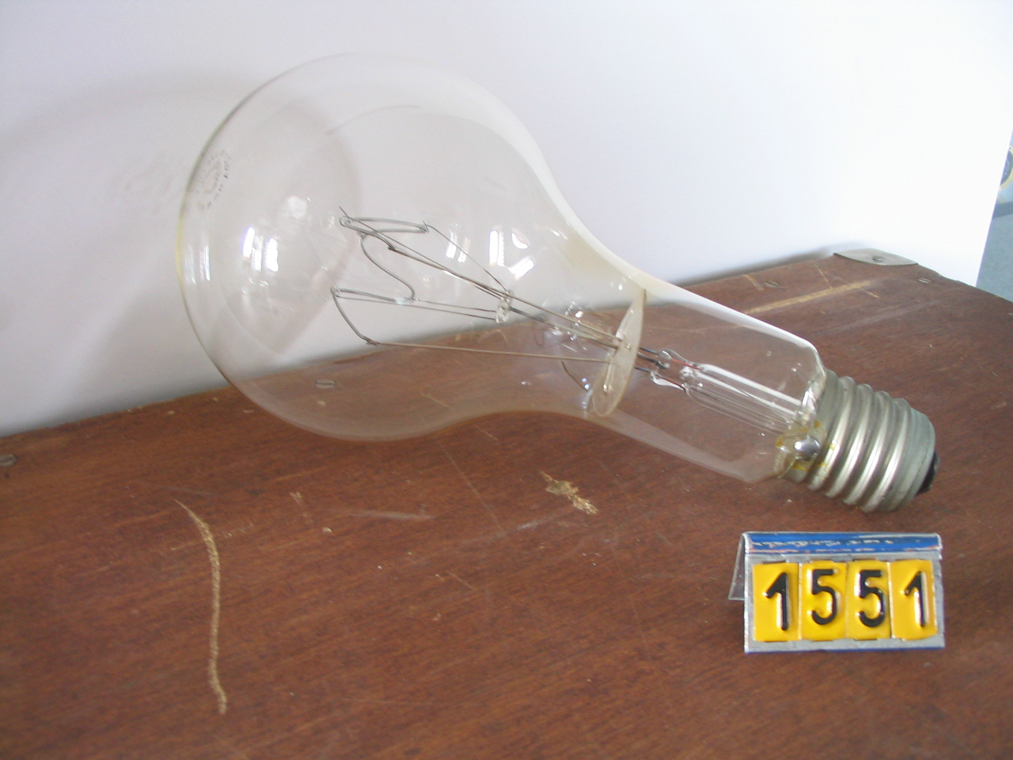  Collection ASPEG, pièce numéro 1551 : Ampoule mazda