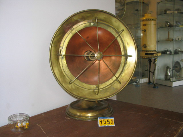  Collection ASPEG, pièce numéro 1552 : Radiateur parabolique