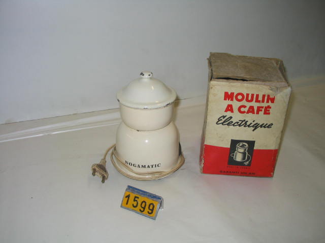  Collection ASPEG, pièce numéro 1599 : Moulin à café électrique