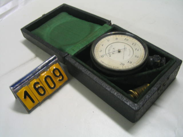  Collection ASPEG, pièce numéro 1609 : Manomètre portatif