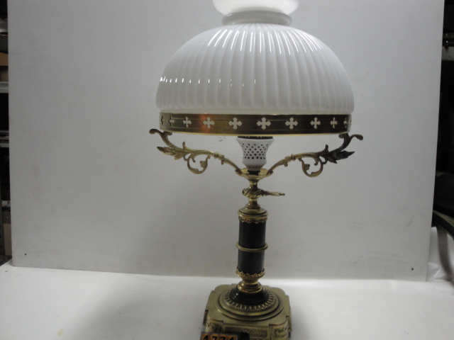  Collection ASPEG, pièce numéro 1771 : Lampe sur pied et sa verrerie Empire