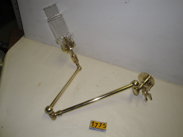  Collection ASPEG, pièce numéro 1775 : Applique murale genouillère double