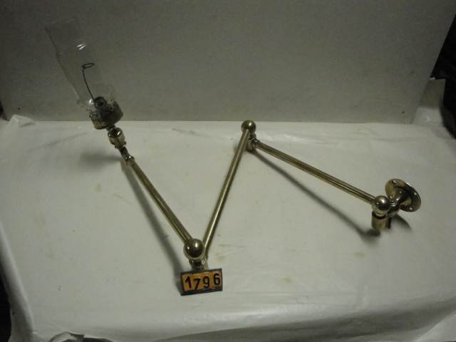  Collection ASPEG, pièce numéro 1796 : Applique articulée