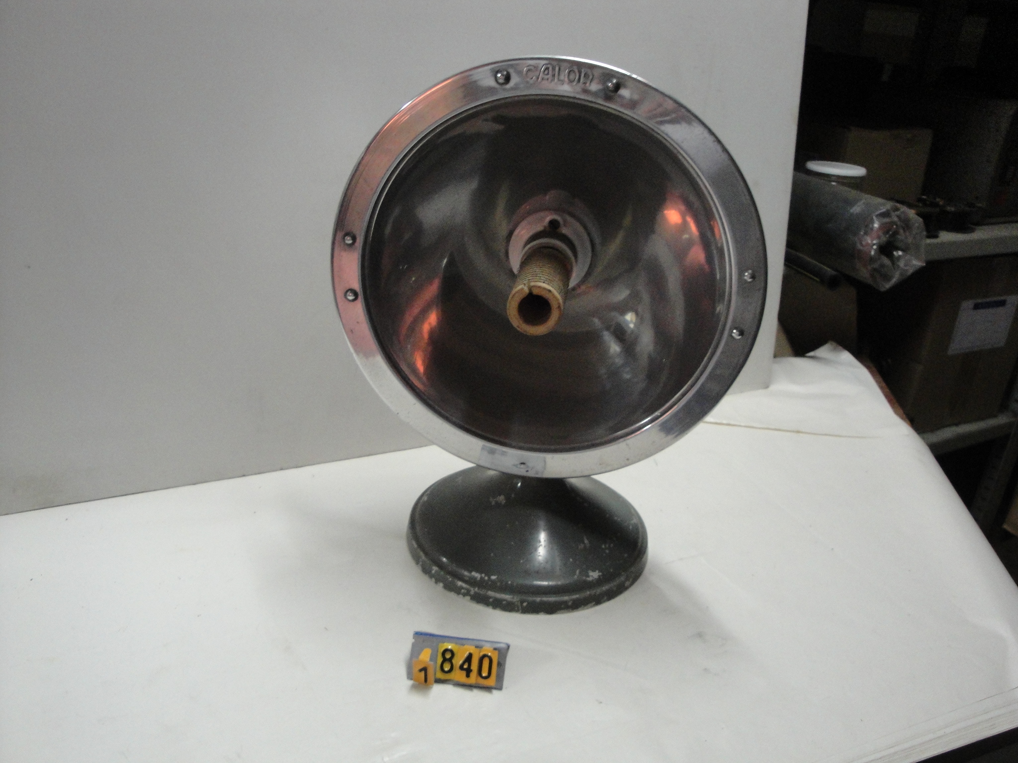  Collection ASPEG, pièce numéro 1840 : Radiateur parabolique CALOR