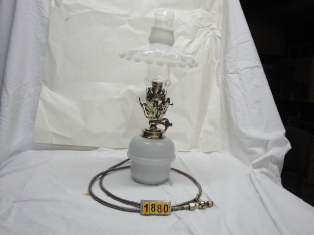  Collection ASPEG, pièce numéro 1880 : Lampe pétrole adaptée en gaz