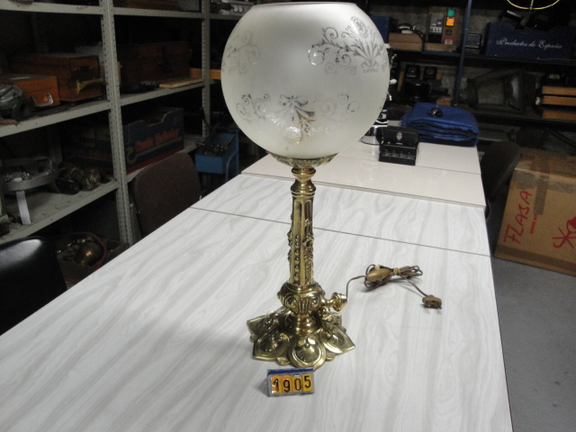  Collection ASPEG, pièce numéro 1905 : Lampe de bureau gaz modifiée elec