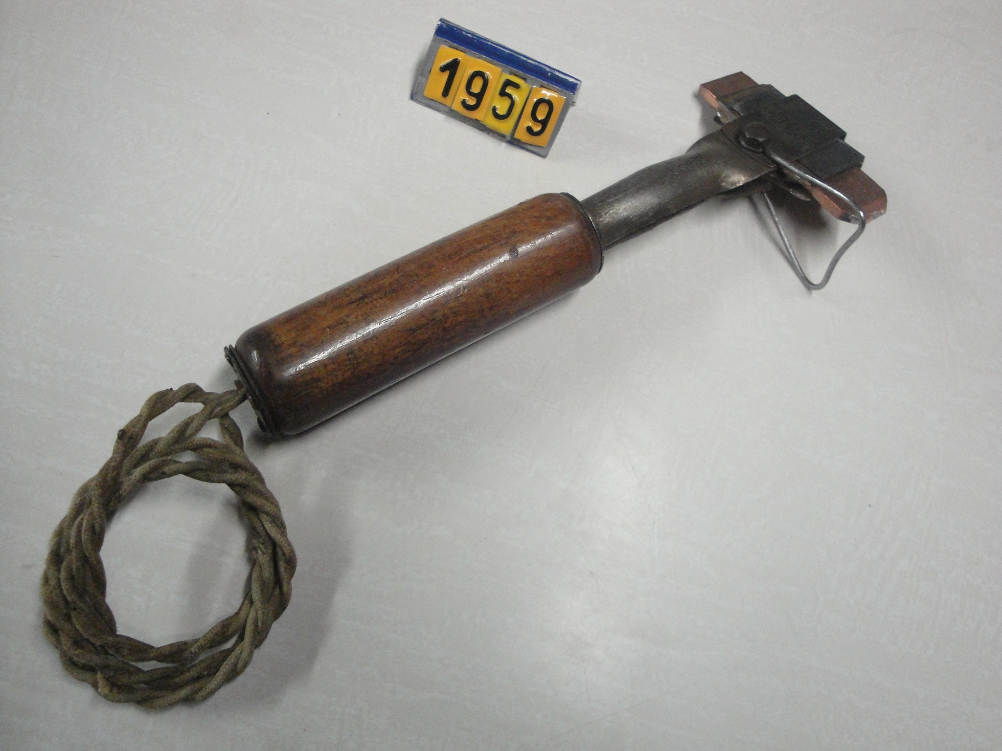  Collection ASPEG, pièce numéro 1959 : FER A SOUDER