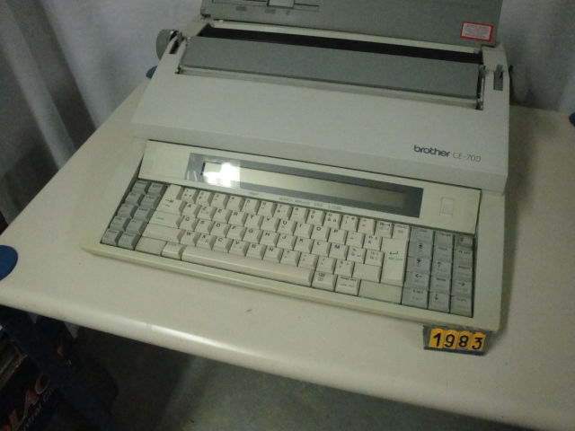  Collection ASPEG, pièce numéro 1983 : Machine à écrire