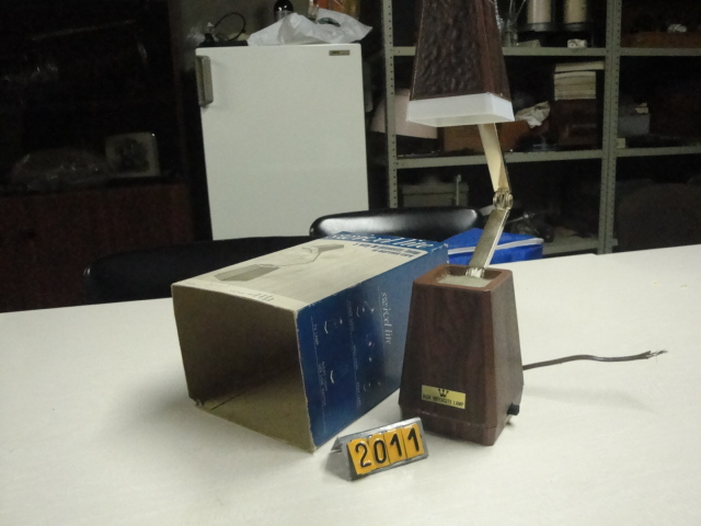  Collection ASPEG, pièce numéro 2011 : lampe de bureau