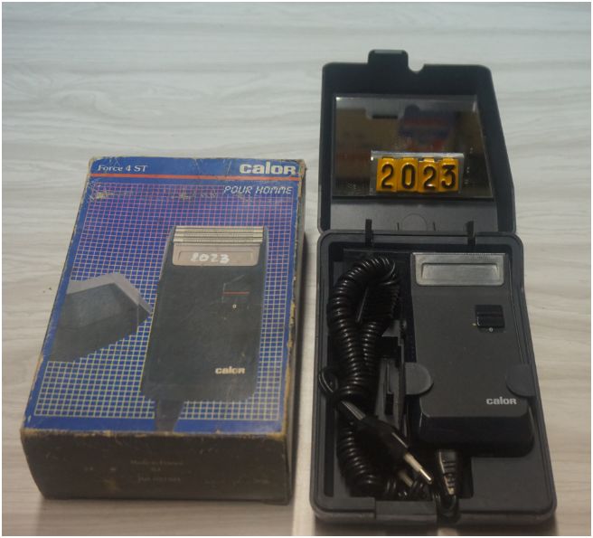  Collection ASPEG, pièce numéro 2023 : rasoir electrique