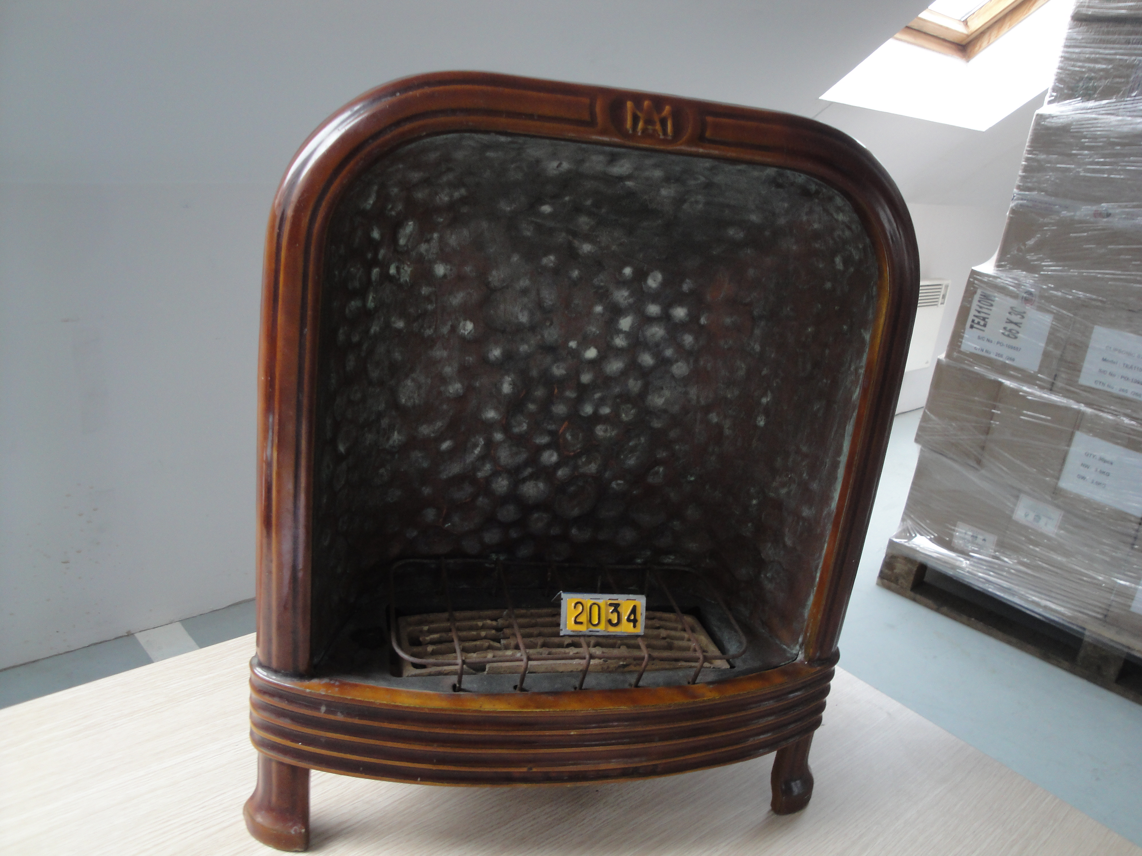  Collection ASPEG, pièce numéro 2034 : radiateur elec tole brune