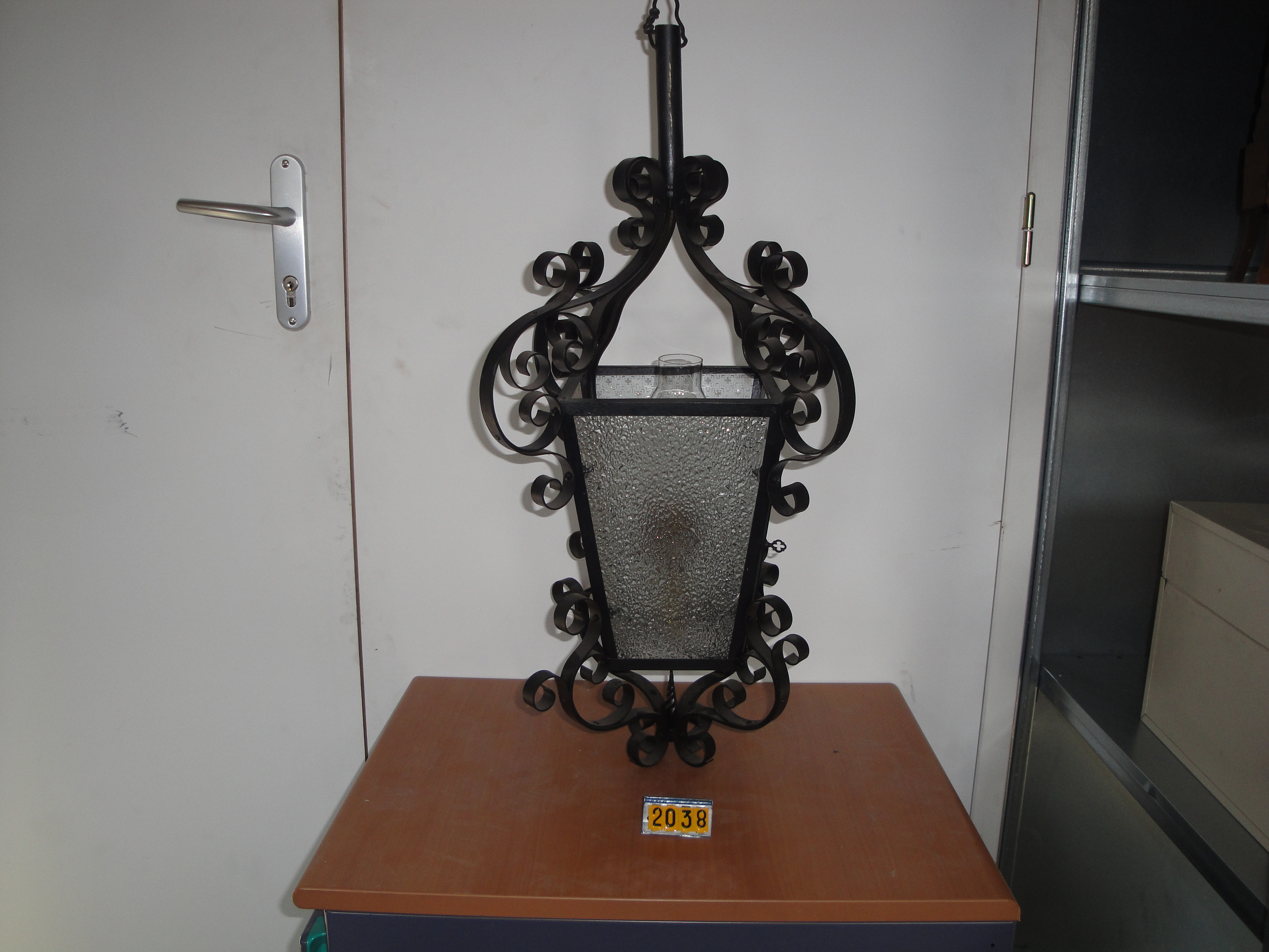  Collection ASPEG, pièce numéro 2038 : lustre fer forgé noir