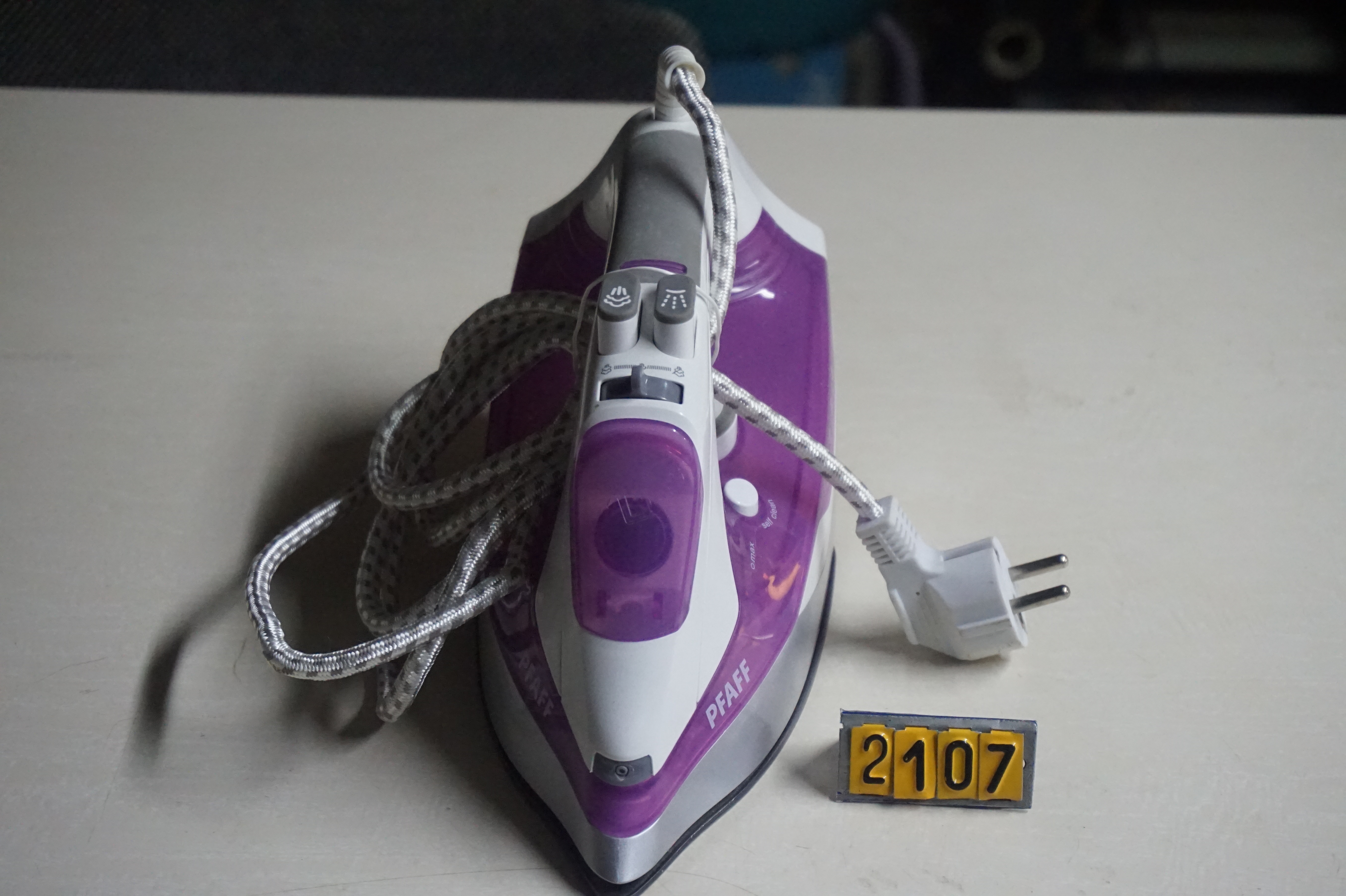  Collection ASPEG, pièce numéro 2107 : fer a repasser