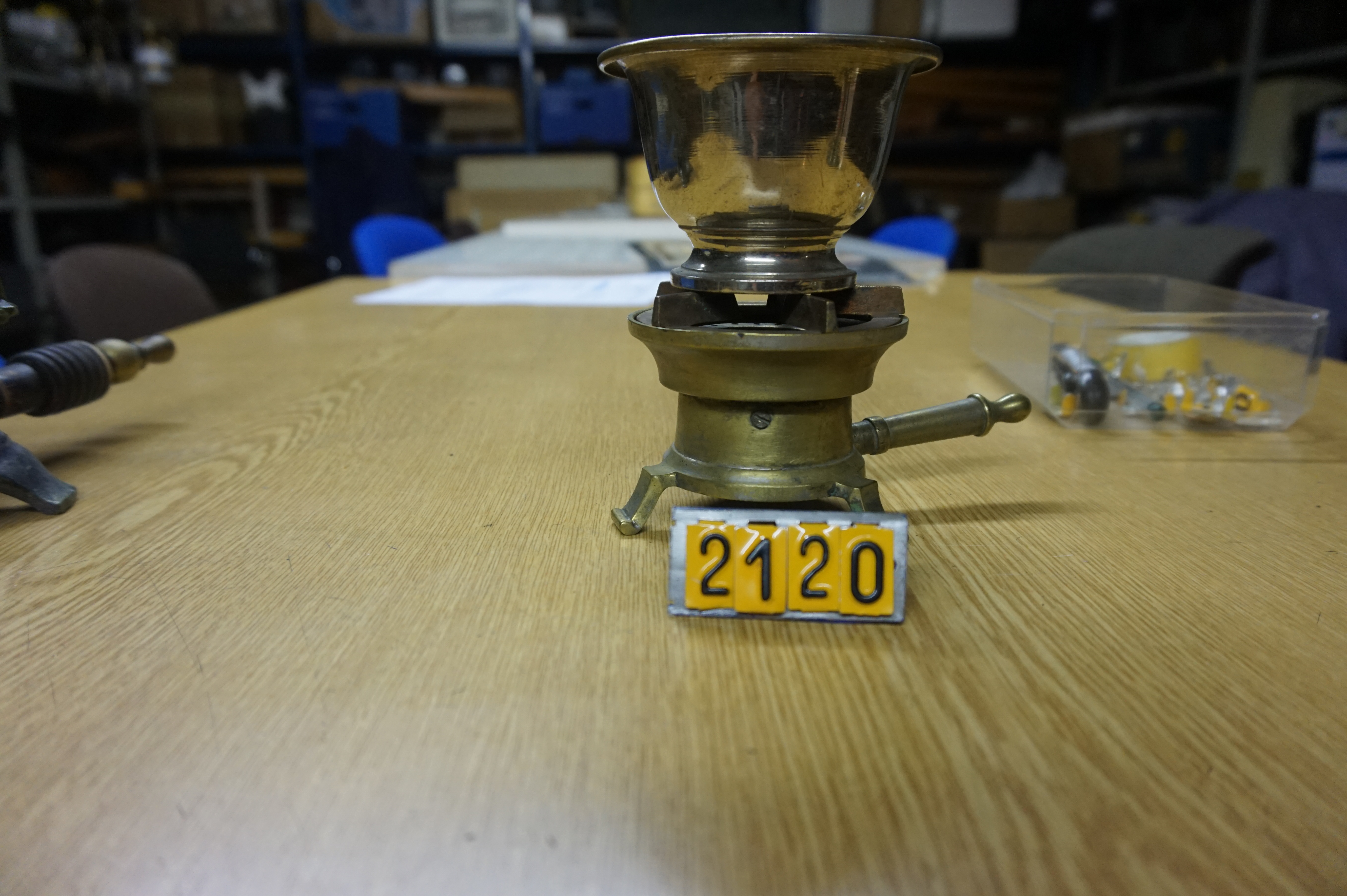  Collection ASPEG, pièce numéro 2120 : rechaud  coiffeur