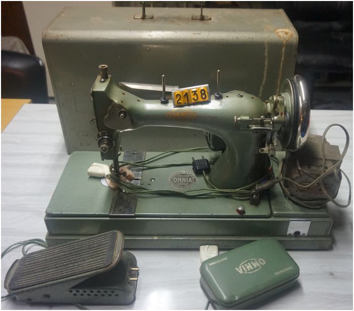  Collection ASPEG, pièce numéro 2138 : machine a coudre