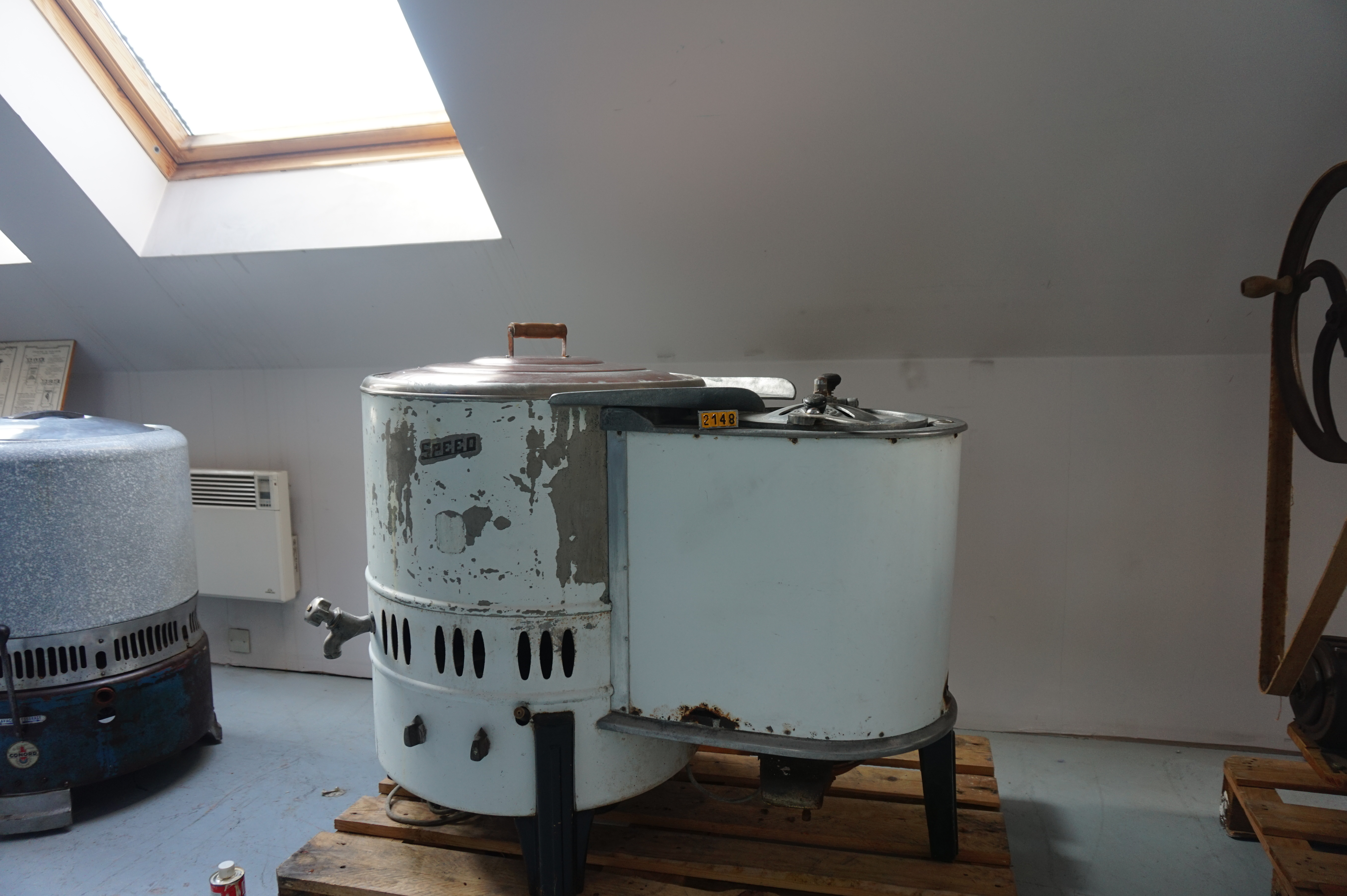  Collection ASPEG, pièce numéro 2148 : machine à lavage et essorage