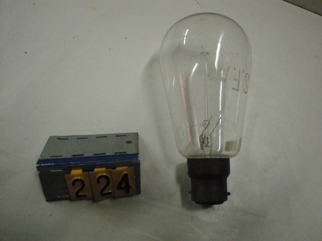 Collection ASPEG, pièce numéro 224 : Ampoule sur support 1855
