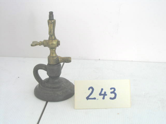  Collection ASPEG, pièce numéro 243 : Lampe portative