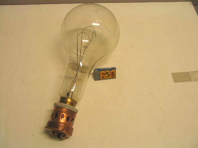  Collection ASPEG, pièce numéro 256 : Ampoule d'éclairage public