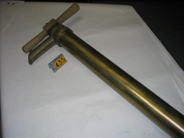  Collection ASPEG, pièce numéro 435 : Pompe à siphon