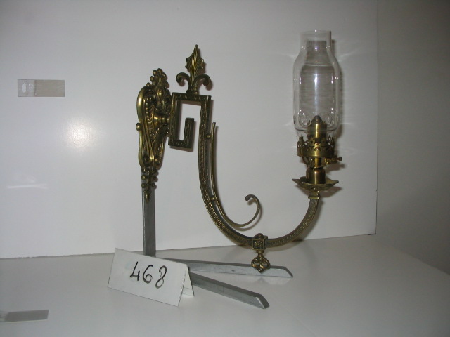  Collection ASPEG, pièce numéro 468 : Applique bec droit avec verrerie