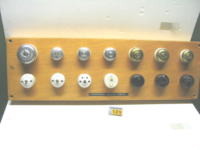  Collection ASPEG, pièce numéro 509 : Panneau avec interrupteurs à bascule