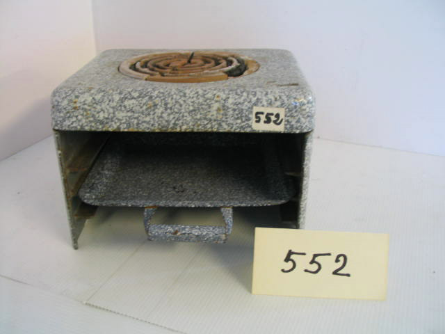  Collection ASPEG, pièce numéro 552 : Réchaud grilloir et sa plaque de protection thermique