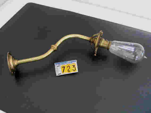  Collection ASPEG, pièce numéro 723 : applique elec col de cygne