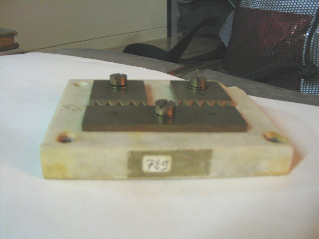  Collection ASPEG, pièce numéro 729 : Parafoudre de téléphone