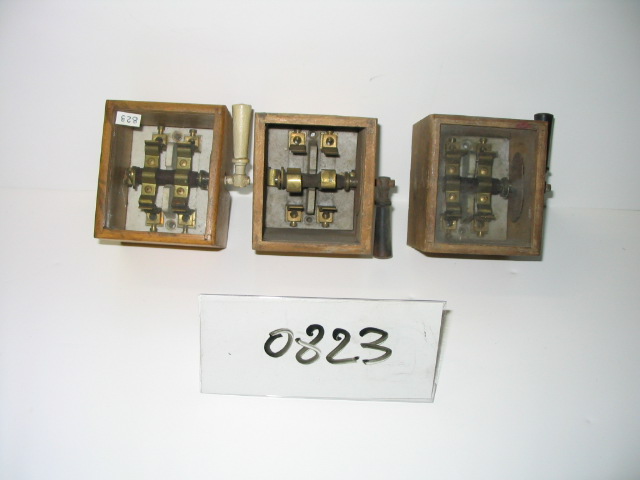  Collection ASPEG, pièce numéro 823 : Interrupteus coupe circuit