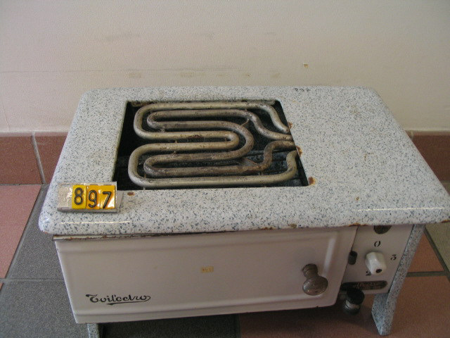  Collection ASPEG, pièce numéro 897 : Réchaud four electrique